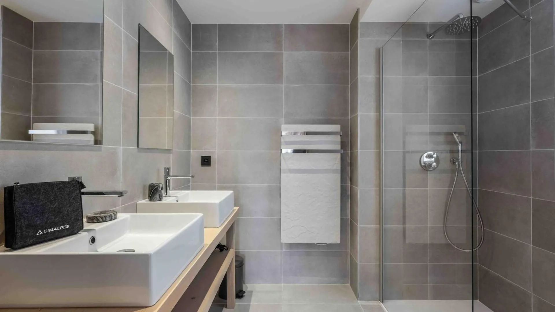 Chalet Chic Avec Jacuzzi Et Sauna A Meribel - Fr-1-565-131